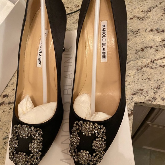 Manolo Blahnik 70 mm Hangisi satin pump